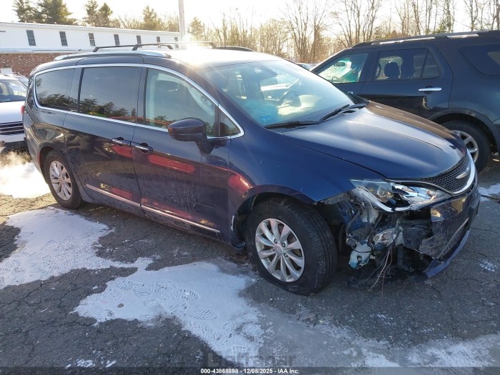 Chrysler Pacifica 2018 VIN 2C4RC1EG3JR230729