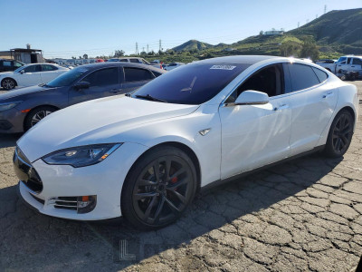 Tesla Model s 2013 5YJSA1CN3DFP27546