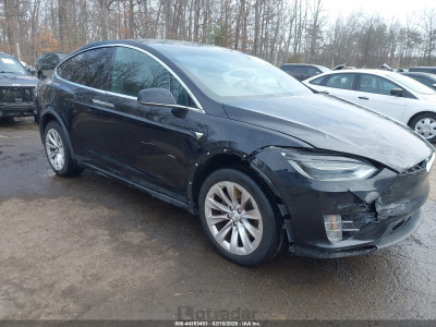 Tesla Model x 2018 5YJXCDE20JF113635
