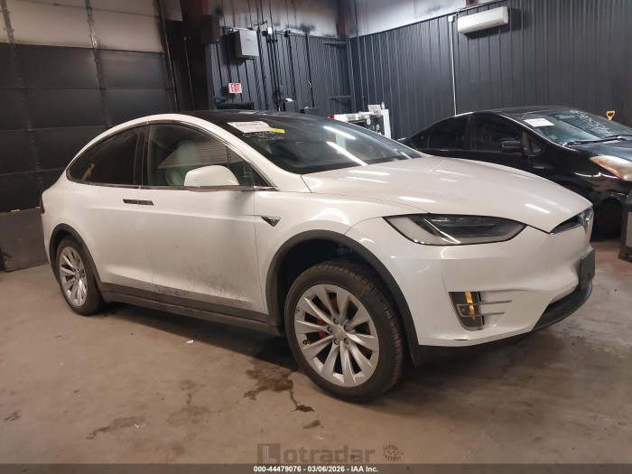 Tesla Model x 2019 VIN 5YJXCBE4XKF197499