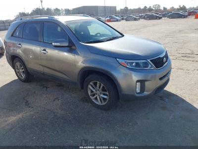 Kia Sorento 2014 5XYKT3A6XEG512144
