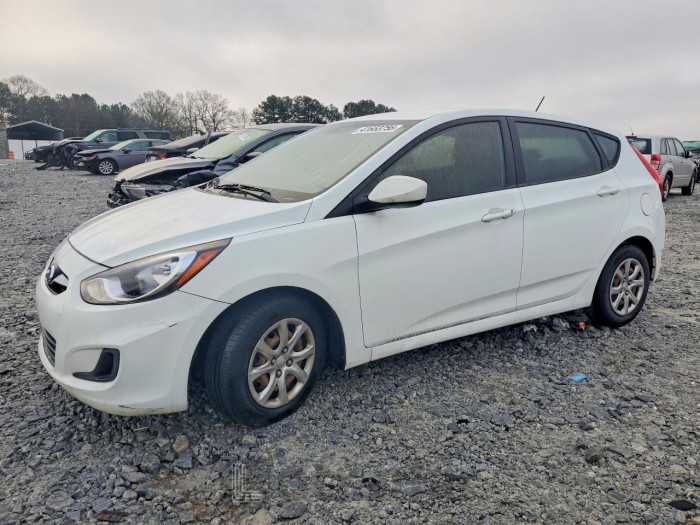 Hyundai Accent 2013 VIN KMHCT5AE3DU092582