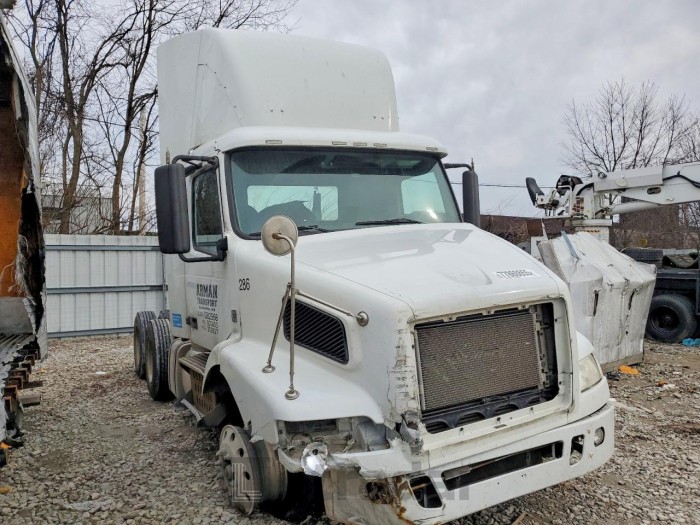 Volvo  2011 VIN 4V4MC9DF0BN296286