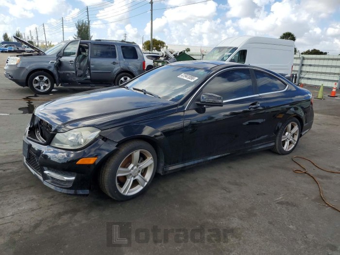 Mercedes-benz  2013 VIN WDDGJ4HB1DG030295