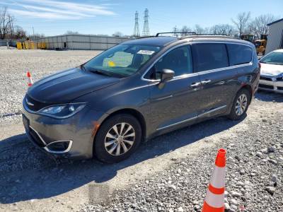 Chrysler Pacifica 2017 2C4RC1BG2HR832097