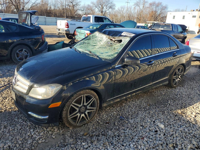 Mercedes-benz C-klasse 2013 VIN WDDGF8AB4DA818588