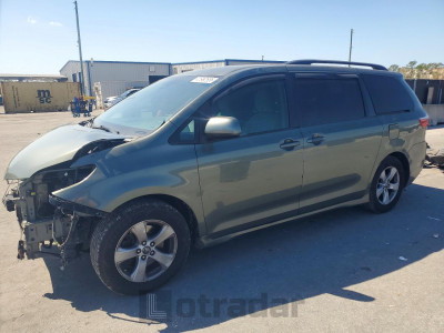 Toyota Sienna 2018 5TDKZ3DC7JS909436