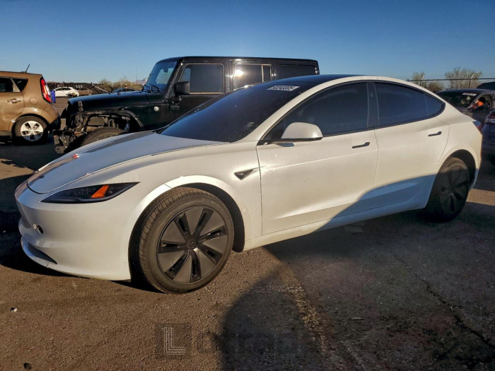 Tesla  2025 VIN 5YJ3E1EB9SF078828