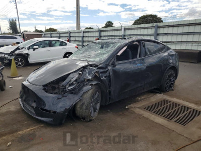 Tesla Model y 2024 7SAYGDED6RF206541
