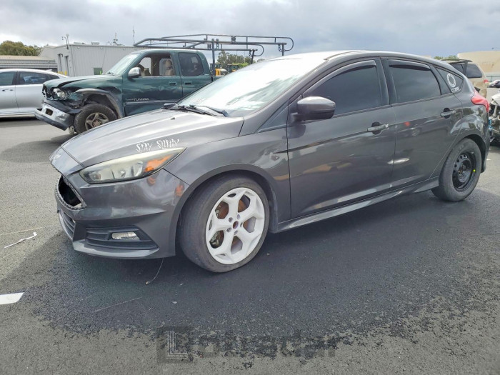 Ford Focus 2015 VIN 1FADP3L99FL349468