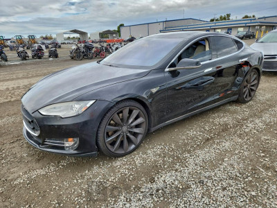 Tesla Model s 2013 5YJSA1DG8DFP03663
