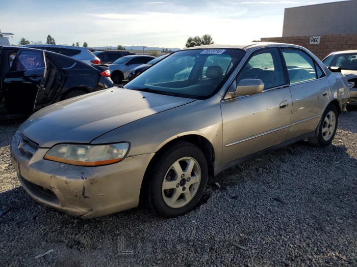 Honda Accord 2000 VIN 1HGCG5674YA039921