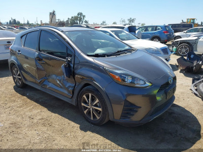 Toyota Prius c 2019 JTDKDTB33K1625348