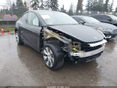Tesla Model y 2024 7SAYGDED2RF053138