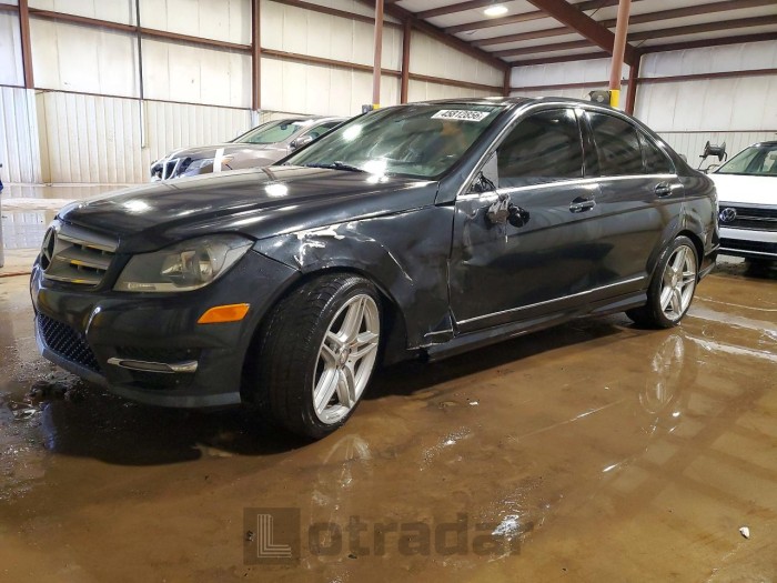 Mercedes-benz  2013 VIN WDDGF8AB9DG132818