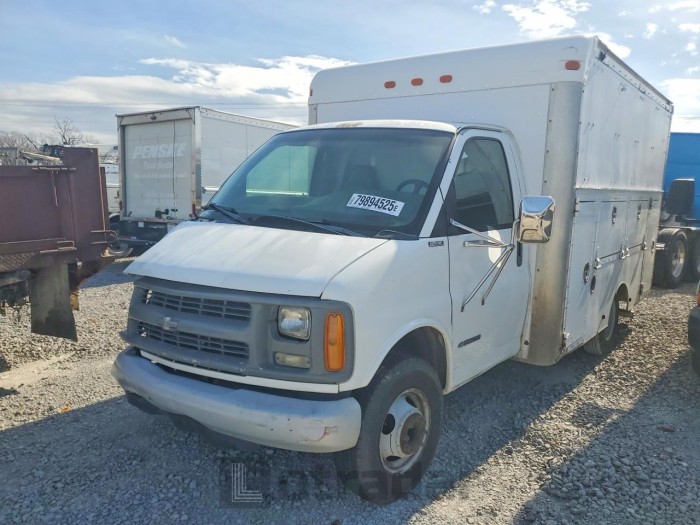 Chevrolet Express 2001 VIN 1GBJG31R811201787