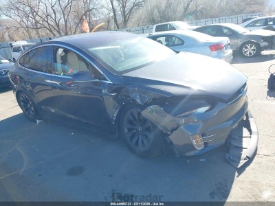 Tesla Model x 2018 5YJXCAE2XJF118193