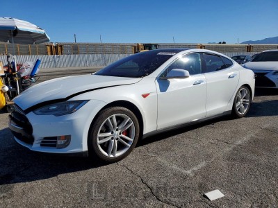 Tesla Model s 2013 5YJSA1CN3DFP27837