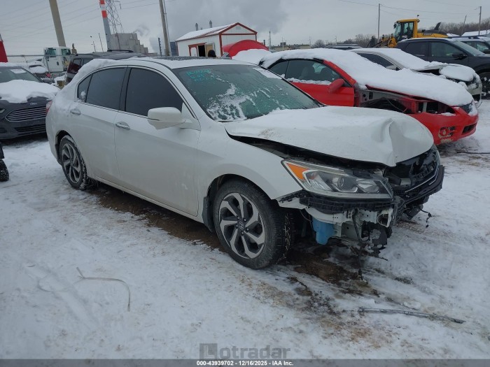 Honda Accord 2017 VIN 1HGCR3F88HA014852