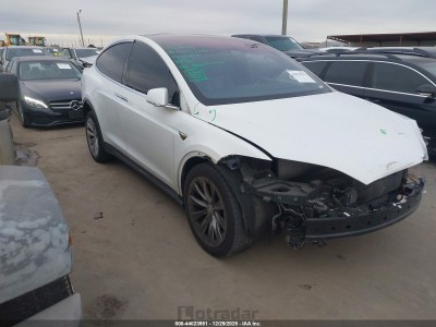 Tesla Model x 2018 5YJXCBE29JF088402