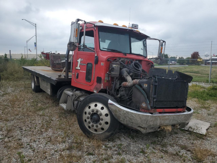 Peterbilt All models 2013 VIN 2NP2HM6X8DM176115