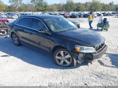 Volkswagen Passat 2012 1VWBH7A34CC034770