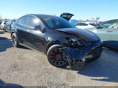 Tesla Model y 2022 7SAYGDEF4NF319027