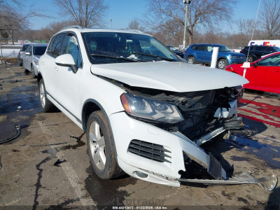 Volkswagen Touareg 2014 WVGEF9BP6ED003600