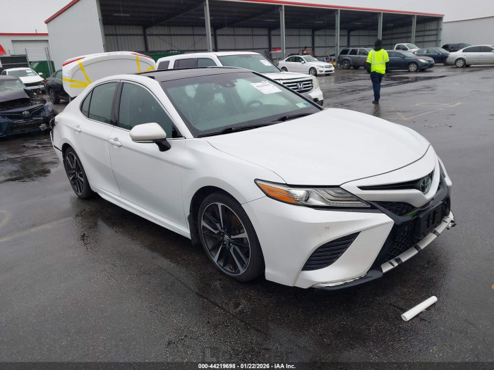 Toyota Camry 2018 VIN 4T1B61HK1JU120253
