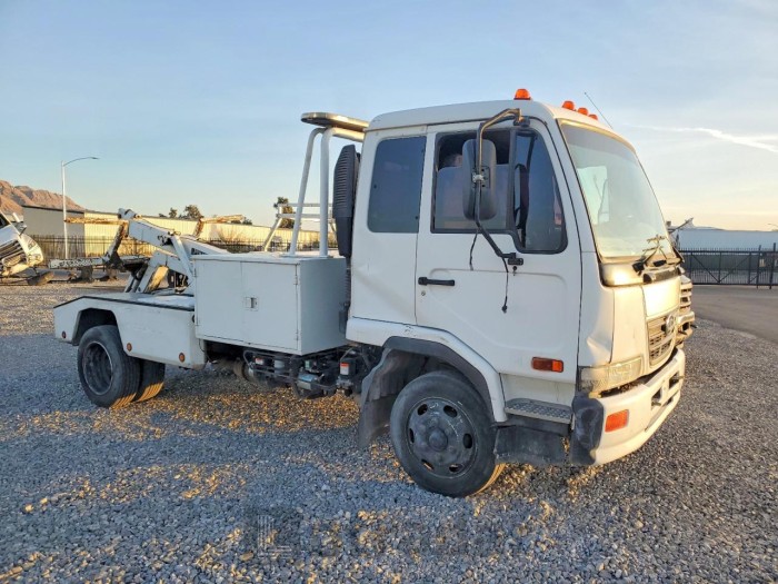  2010 VIN JNAMB81H3AAE80101