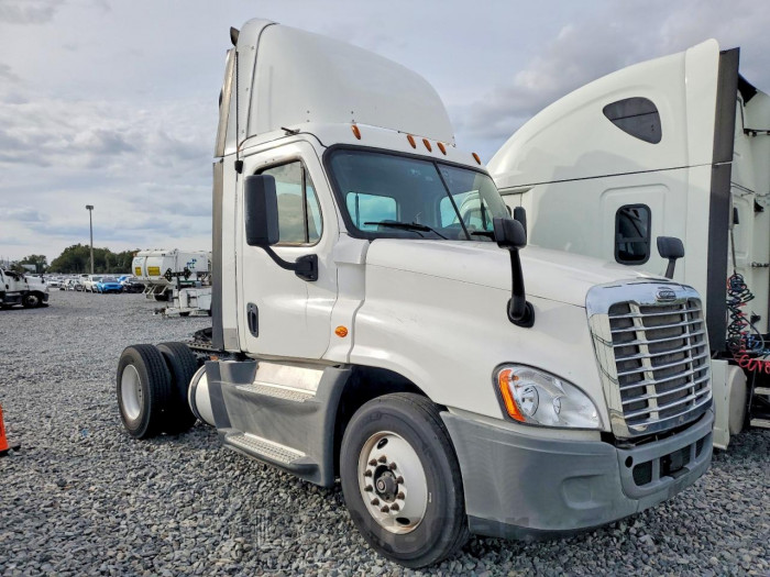   2016 VIN 1FUBGEDV5GLHC5665