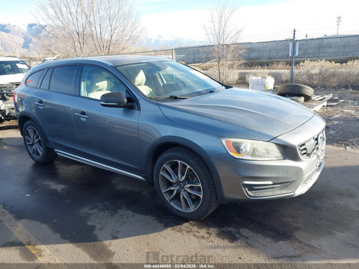 Volvo V60 cross country 2017 VIN YV440MWKXH1040235