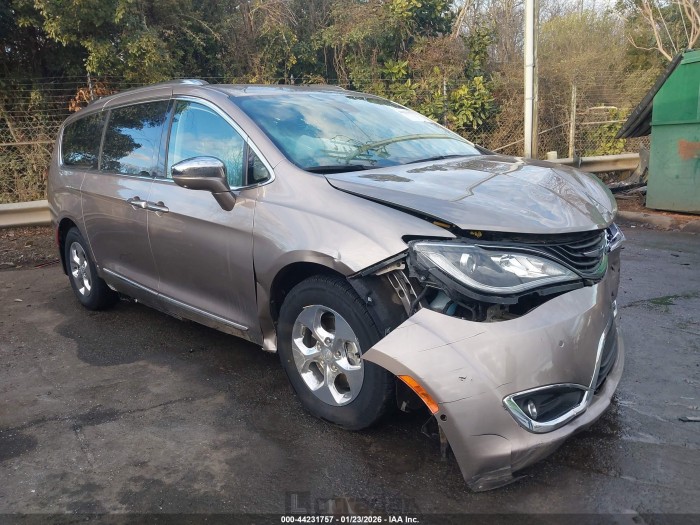 Chrysler Pacifica 2018 VIN 2C4RC1N73JR213140