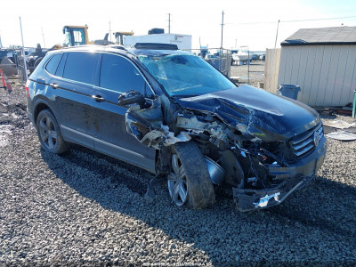 Volkswagen Tiguan 2018 3VV2B7AX5JM161371