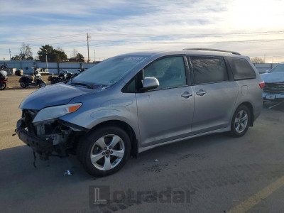 Toyota Sienna 2018 5TDKZ3DC7JS923773