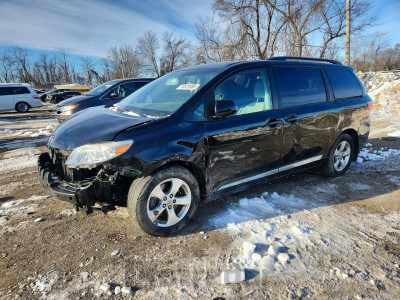 Toyota Sienna 2017 5TDKZ3DC6HS874804
