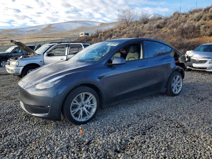Tesla Model y 2022 VIN 7SAYGAEE6NF349670