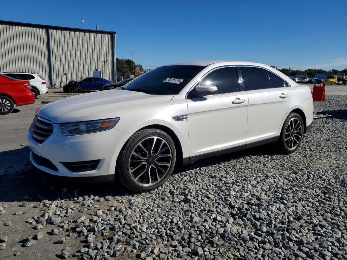 Ford Taurus 2018 VIN 1FAHP2E86JG135426