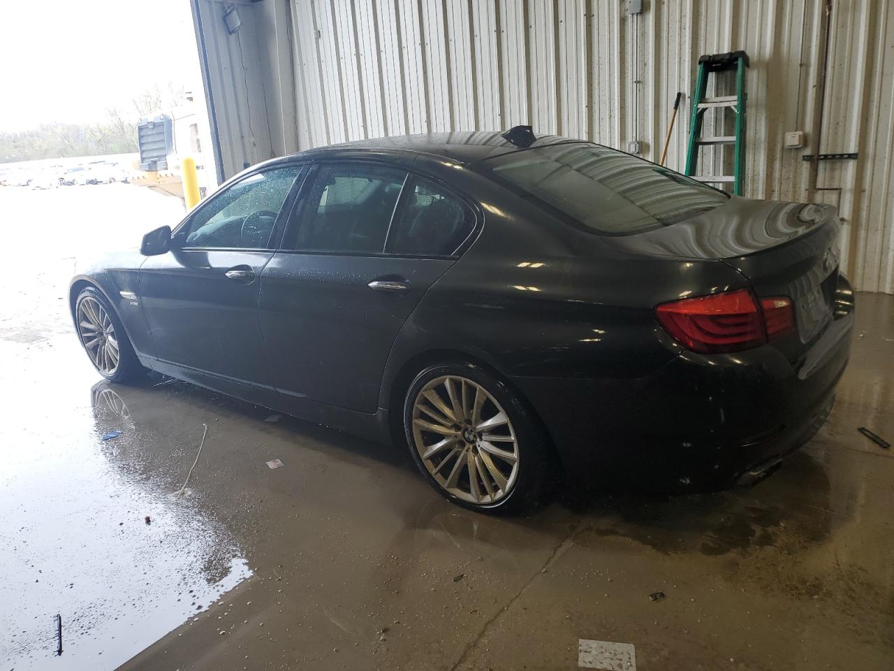 BMW 5 SERIES 2011 VIN WBAFU9C53BC784392 фото 2