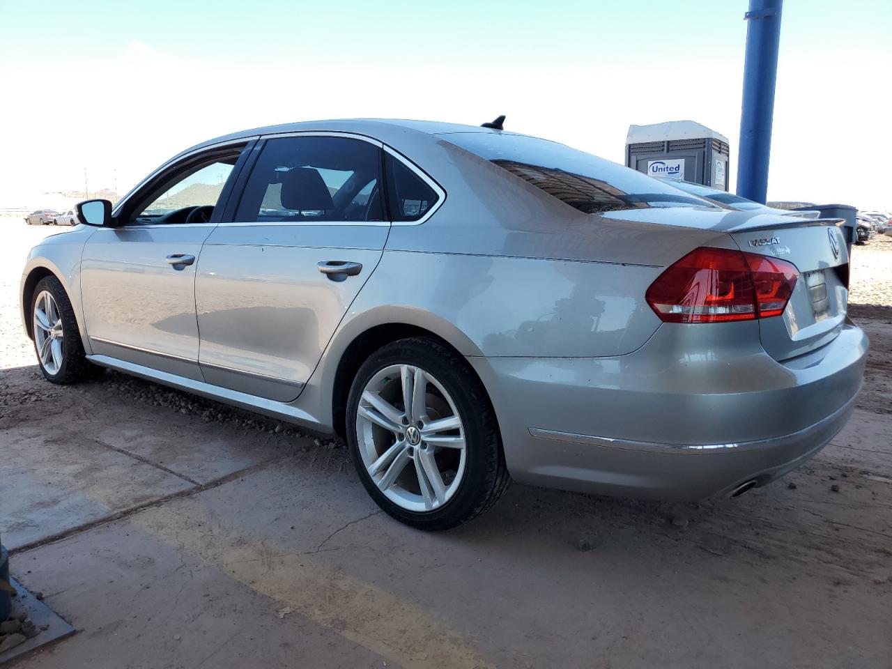 VOLKSWAGEN PASSAT 2013 VIN 1VWBN7A39DC071226 фото 2