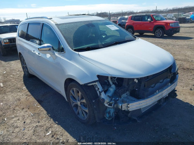 Chrysler Pacifica 2017 2C4RC1GG4HR822017