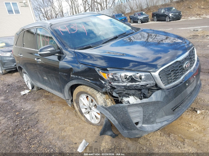 Kia Sorento 2019 VIN 5XYPG4A34KG569618
