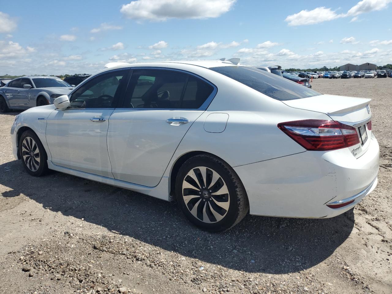 HONDA ACCORD 2017 VIN JHMCR6F7XHC011199 фото 2