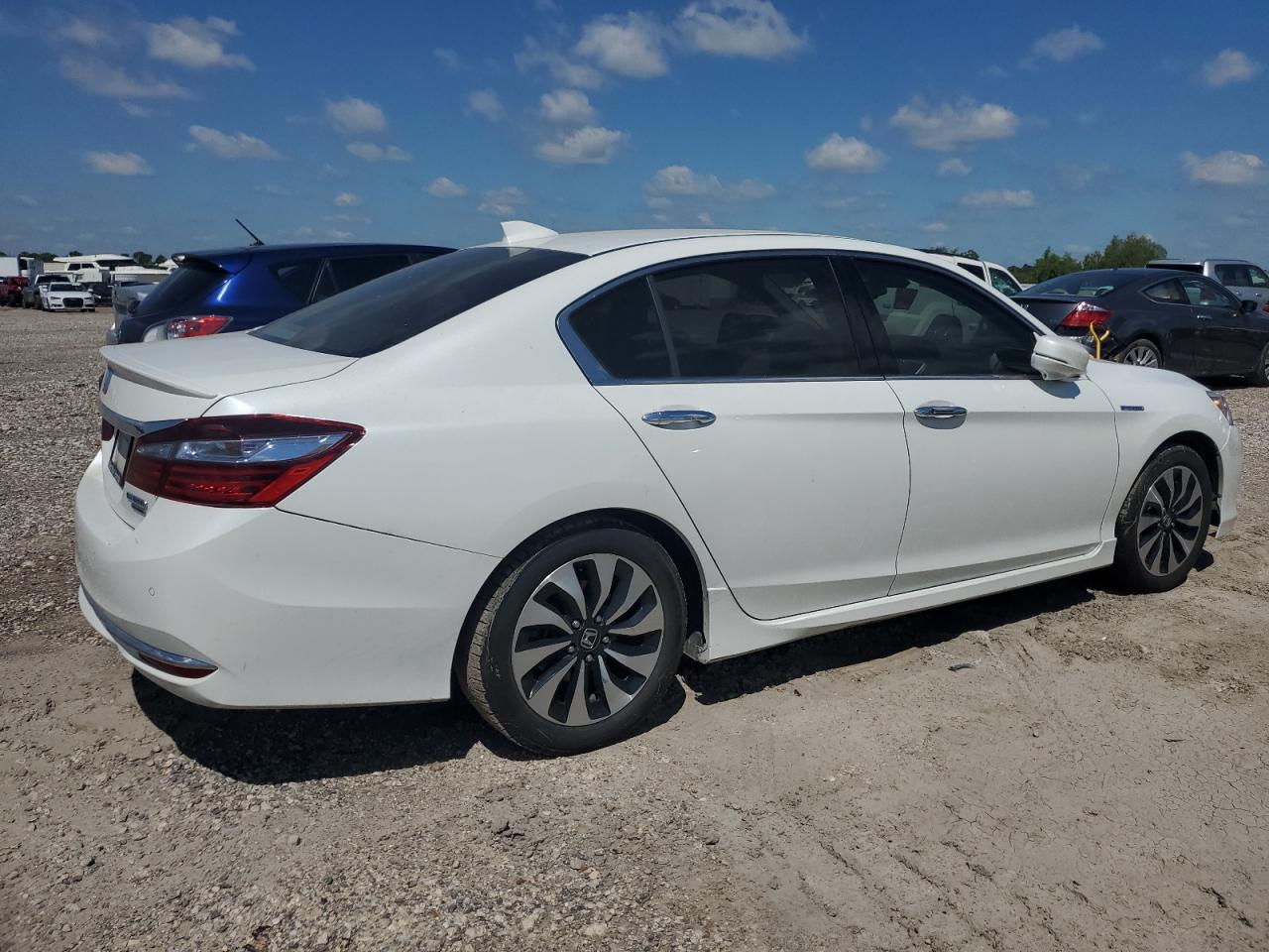 HONDA ACCORD 2017 VIN JHMCR6F7XHC011199 фото 3