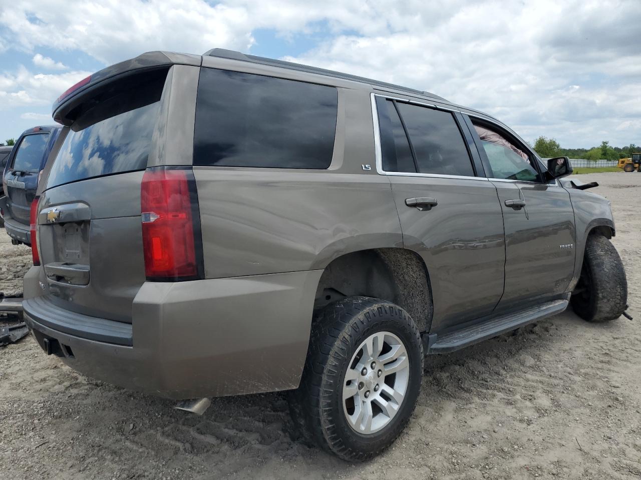 CHEVROLET TAHOE 2016 VIN 1GNSCAECXGR340617 фото 3