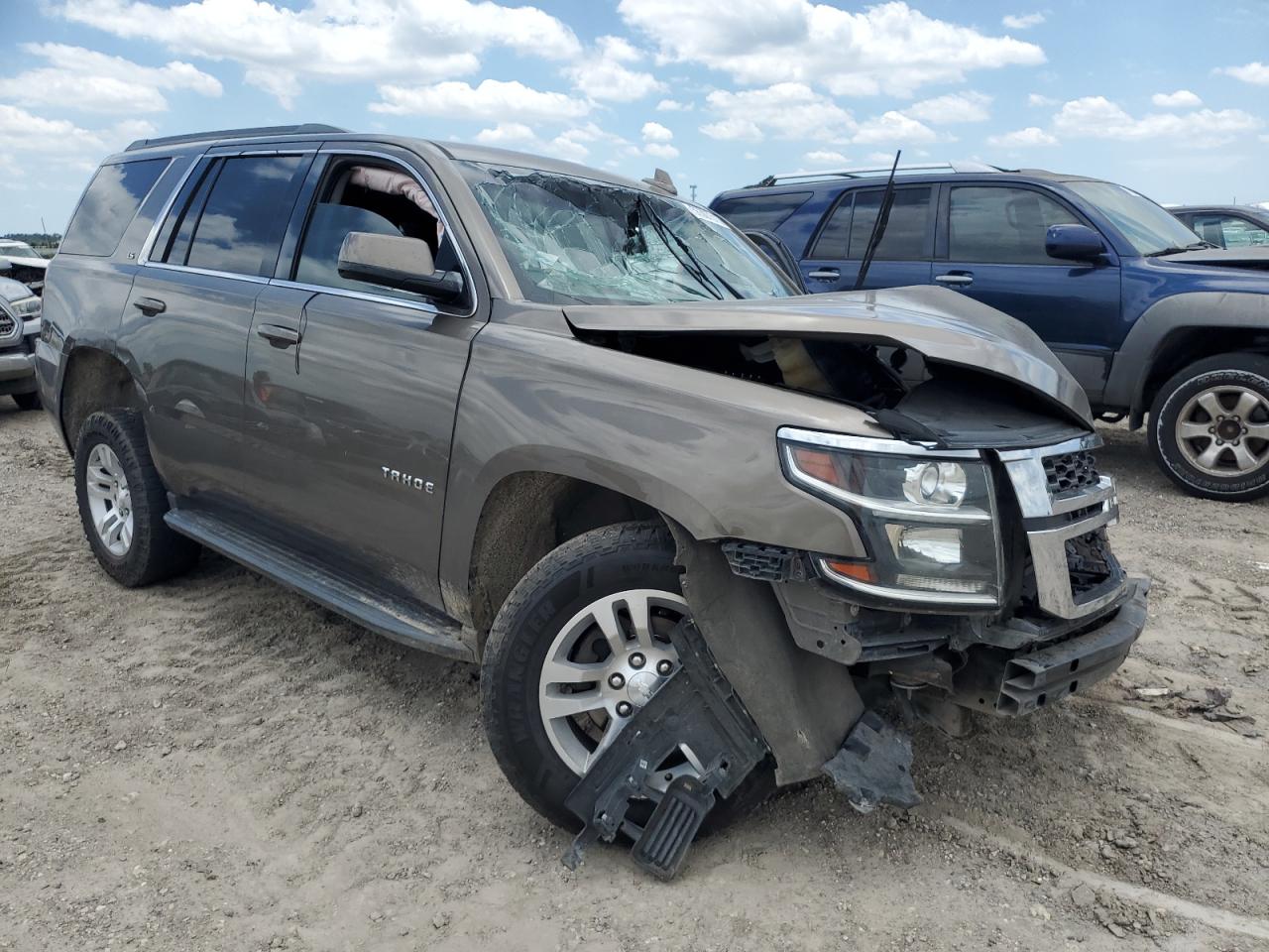 CHEVROLET TAHOE 2016 VIN 1GNSCAECXGR340617 фото 4