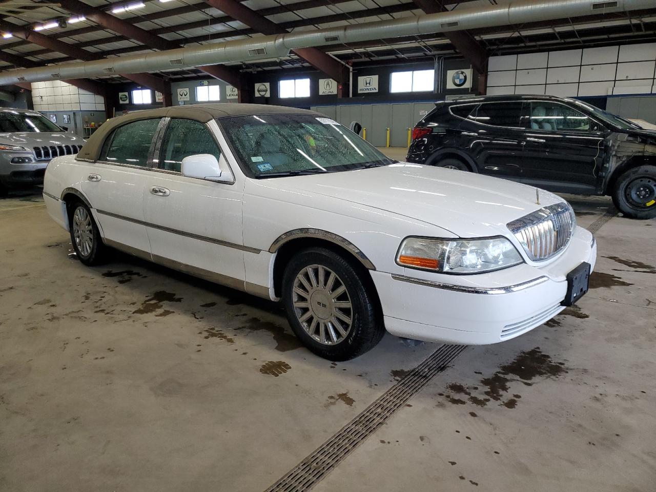 LINCOLN TOWNCAR 2005 VIN 1LNHM81WX5Y606872 фото 4