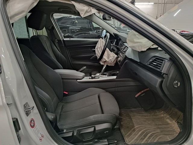 BMW 300 2013 VIN WBA3G51030F484650 фото 20