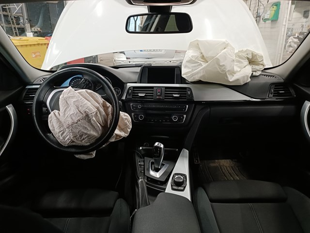 BMW 300 2013 VIN WBA3G51030F484650 фото 24