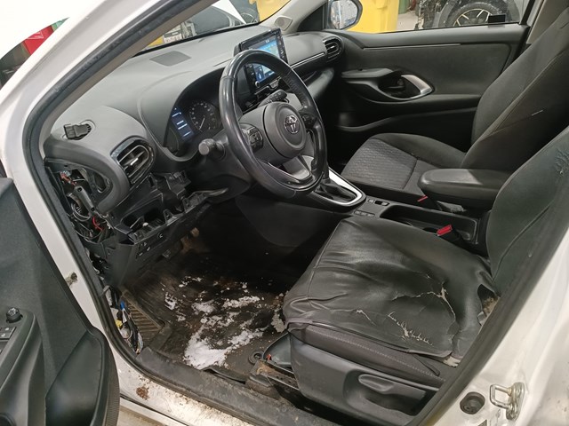 Toyota Yaris 2022 VIN YARKBAC3100024933 фото 11